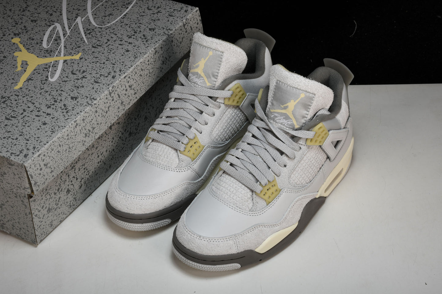 Air Jordan 4 Retro SE Craft Photon Dust Sneakers - Iconic Style & Comfort