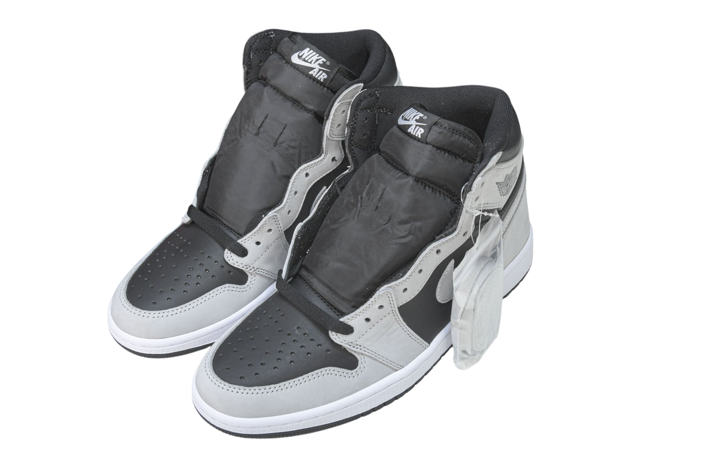 Iconic Air Jordan 1 Retro High 'Light Smoke Grey' Stylish Collector Sneakers