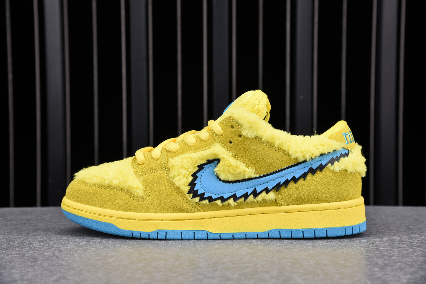 Nike SB Dunk Low Grateful Dead Yellow Bear Skate Shoes