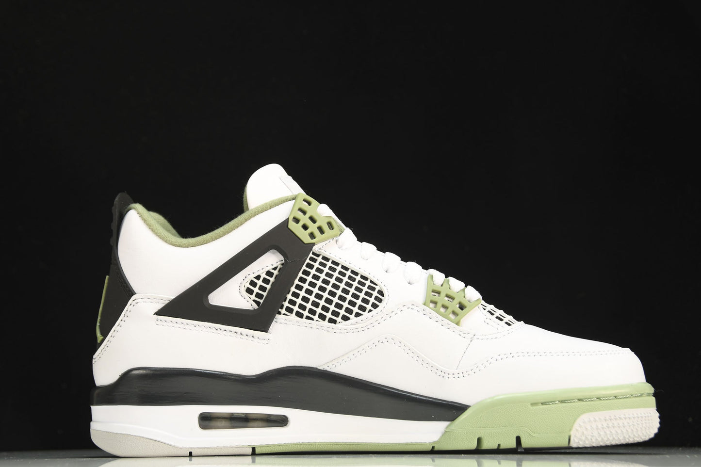 Air Jordan 4 Retro Seafoam Women's Sneaker Iconic Style Comfort Kicks