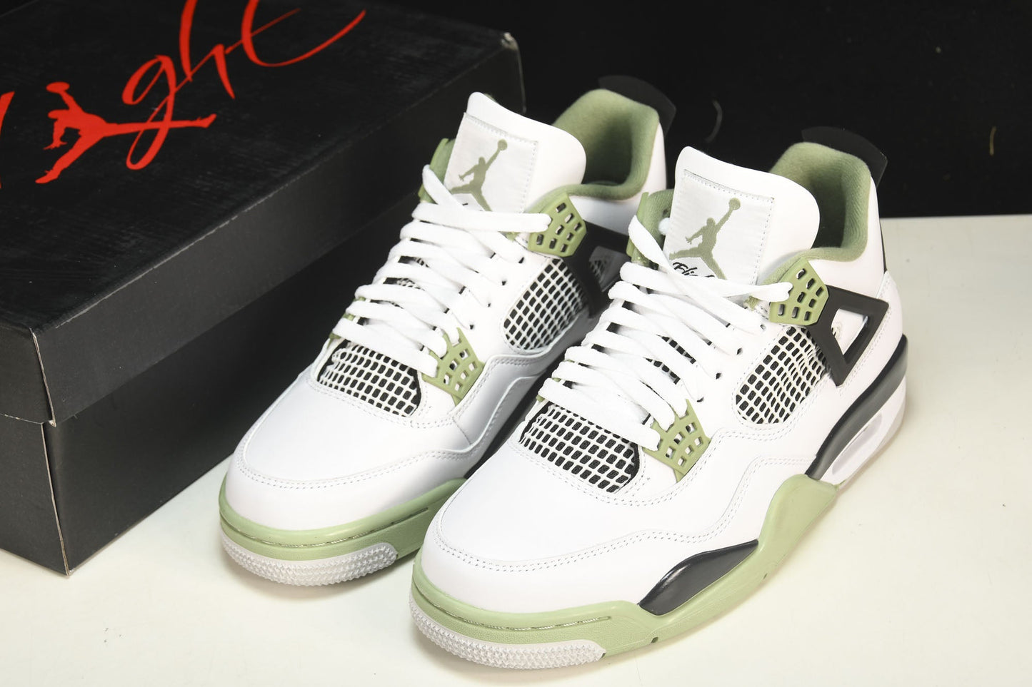 Air Jordan 4 Retro Seafoam Women's Sneaker Iconic Style Comfort Kicks