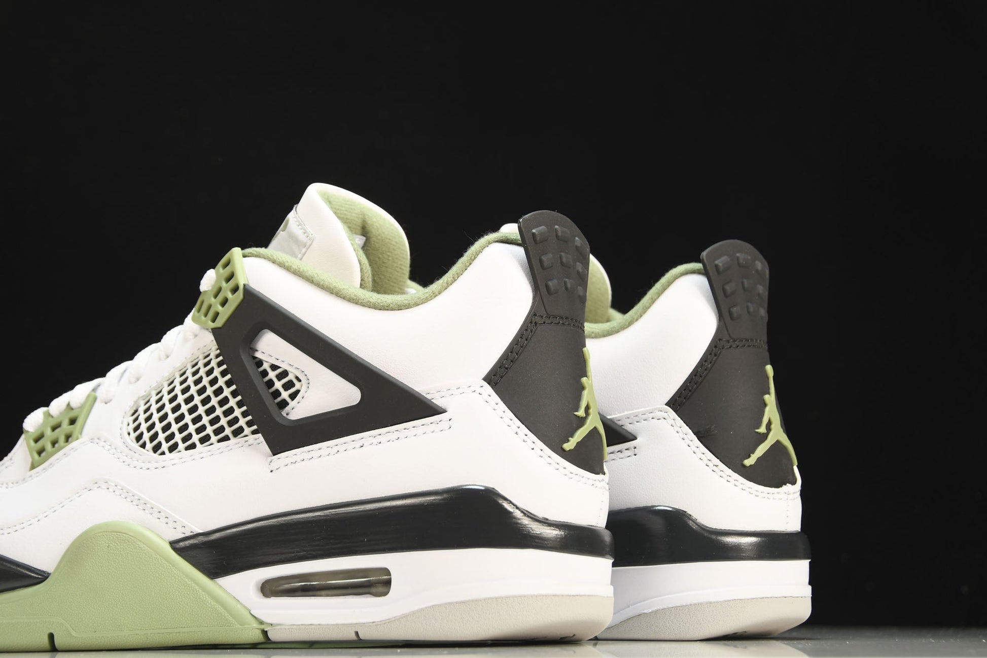 Air Jordan 4 Retro Seafoam Women's Sneaker Iconic Style Comfort Kicks