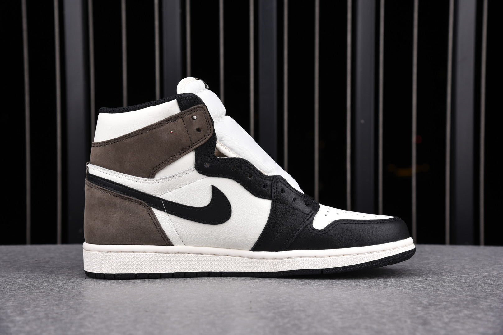 Classic Air Jordan 1 Retro High Dark Mocha Sneakers - Iconic Style & Comfort