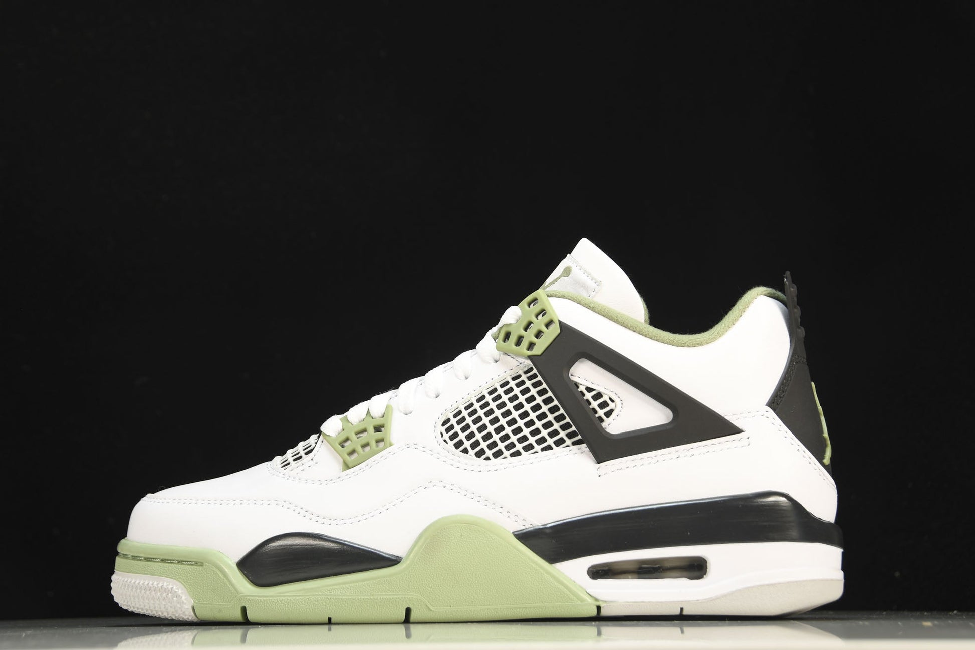 Air Jordan 4 Retro Seafoam Women's Sneaker Iconic Style Comfort Kicks