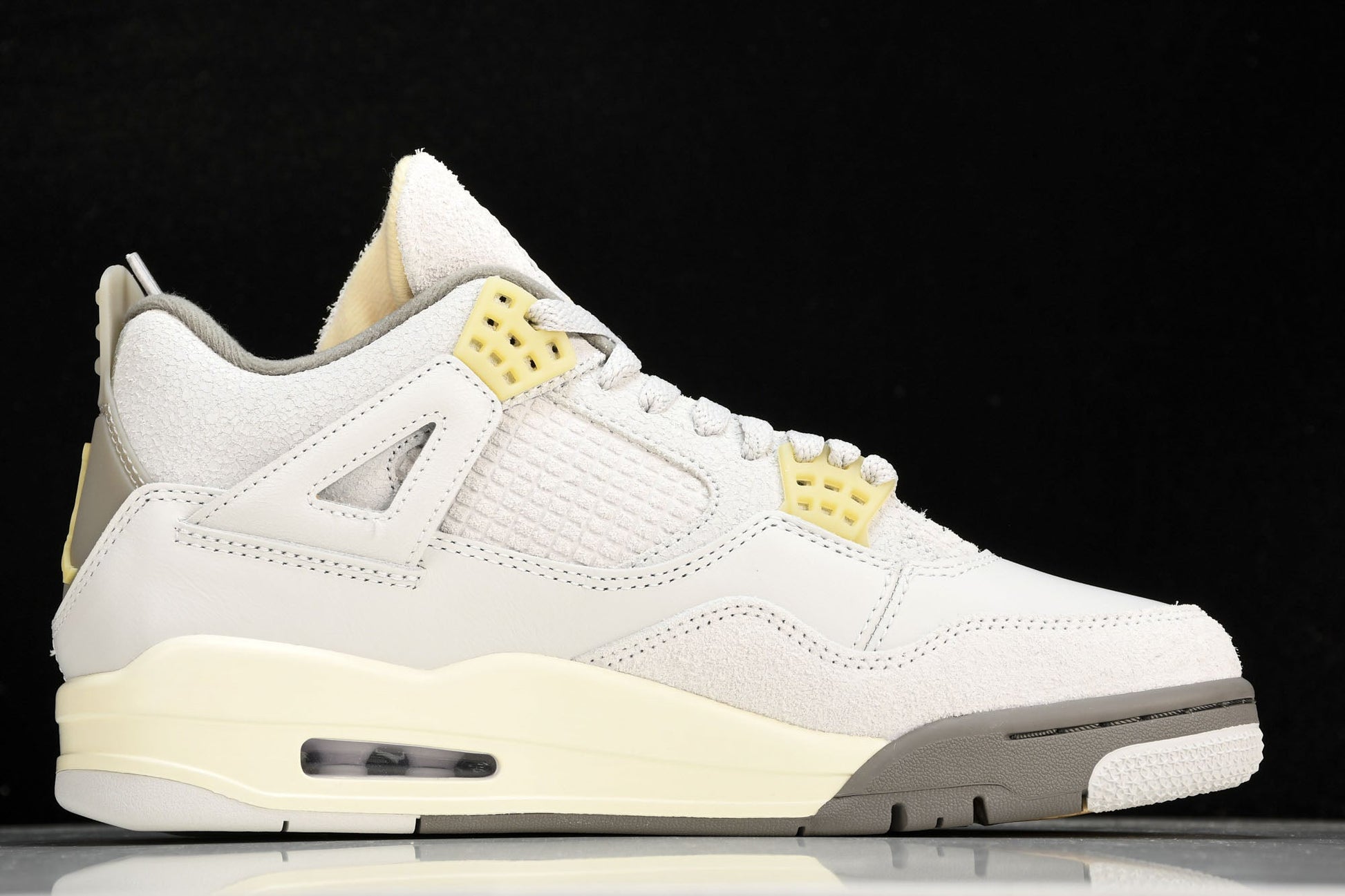Air Jordan 4 Retro SE Craft Photon Dust Sneakers - Iconic Style & Comfort