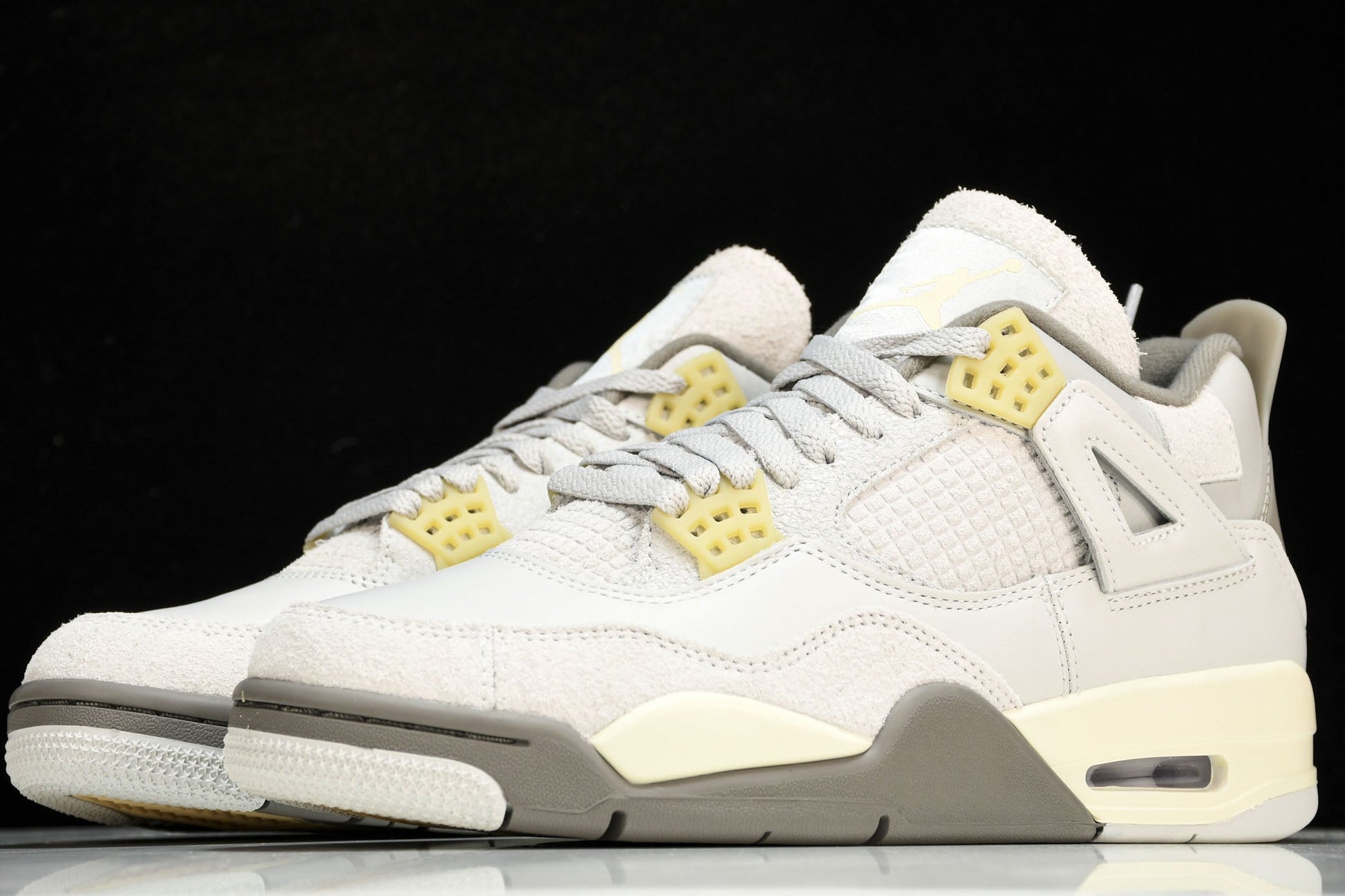 Air Jordan 4 Retro SE Craft Photon Dust Sneakers - Iconic Style & Comfort